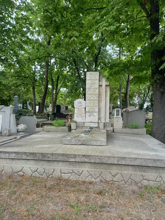 Vinkler László síremléke